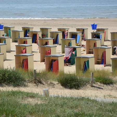 Luxurious Holiday In Near North Sea Beach 펜션 *