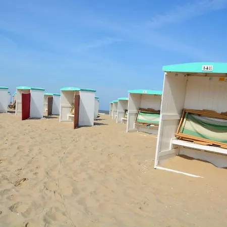 Luxurious Holiday In Near North Sea Beach 펜션 *